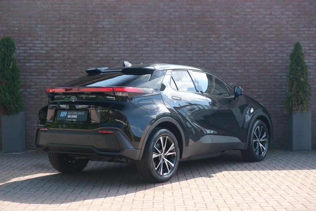 Toyota C-HR 2.0 Plug-in Hybrid 220pk Dynamic | Navi | App Connect | Climate | Adaptive Cruise | Camera | Keyless | Dodehoek | Winter Pakket afbeelding 31