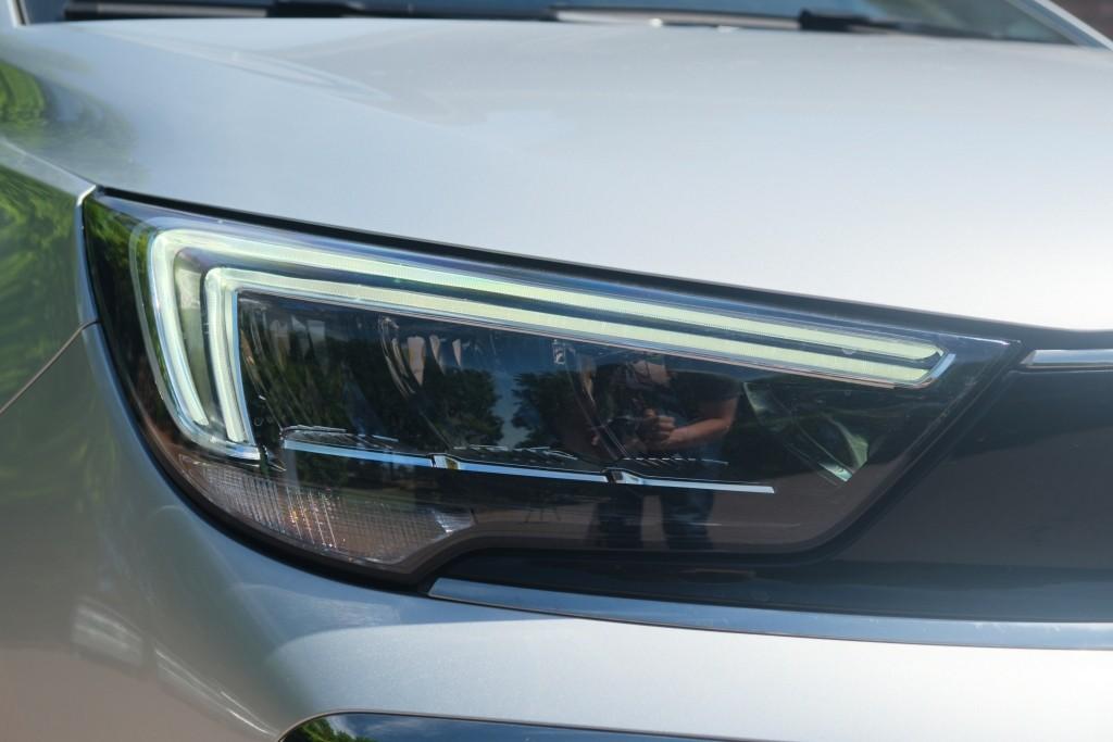 Opel Crossland 1.2 Turbo 130pk Aut. Elegance | Navi | App Connect | Cruise | Climate | Camera | PDC | Metallic afbeelding 2