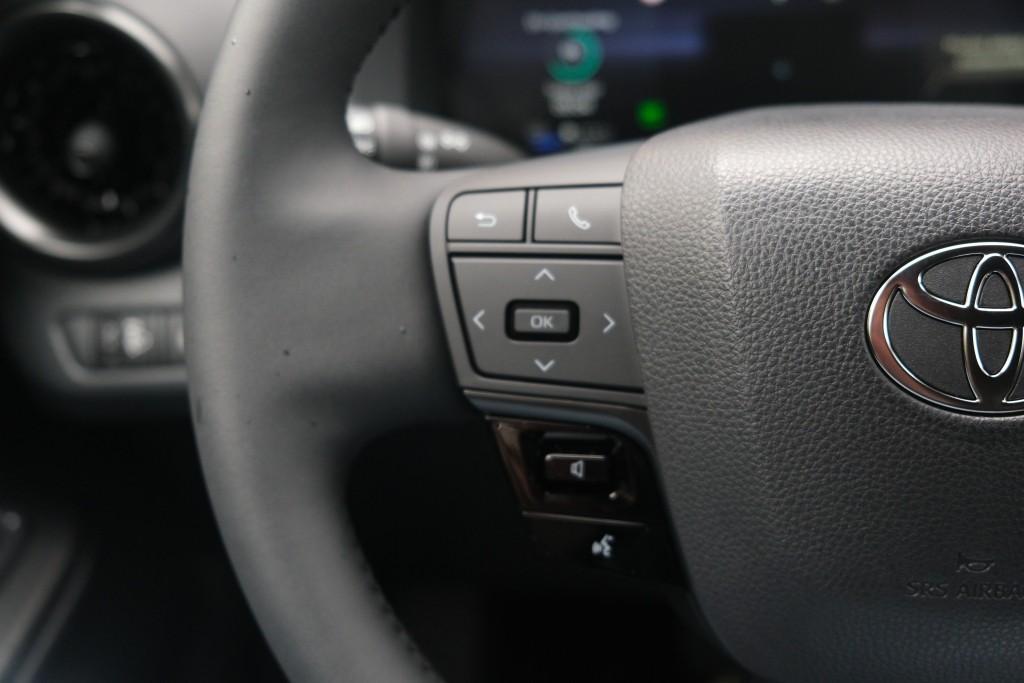 Toyota C-HR 2.0 Plug-in Hybrid 220pk Dynamic | Navi | App Connect | Climate | Adaptive Cruise | Camera | Keyless | Dodehoek | Winter Pakket afbeelding 8
