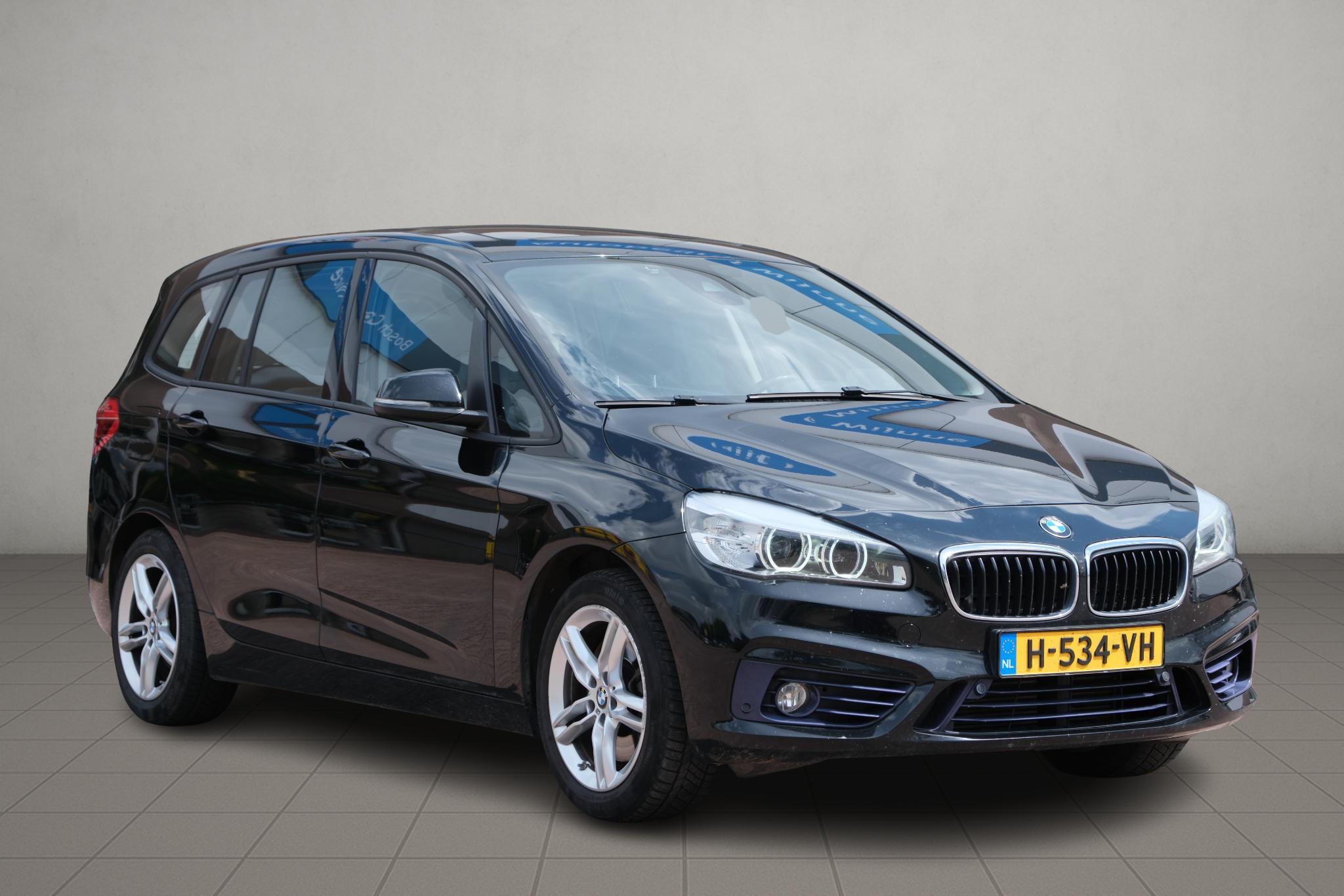 BMW 2 Serie Gran Tourer 220i 192pk Aut. High Executive | Adaptive Cruise | Keyless | Harman/Kardon | Pano | Camera | Leer | Trekhaak afbeelding 1