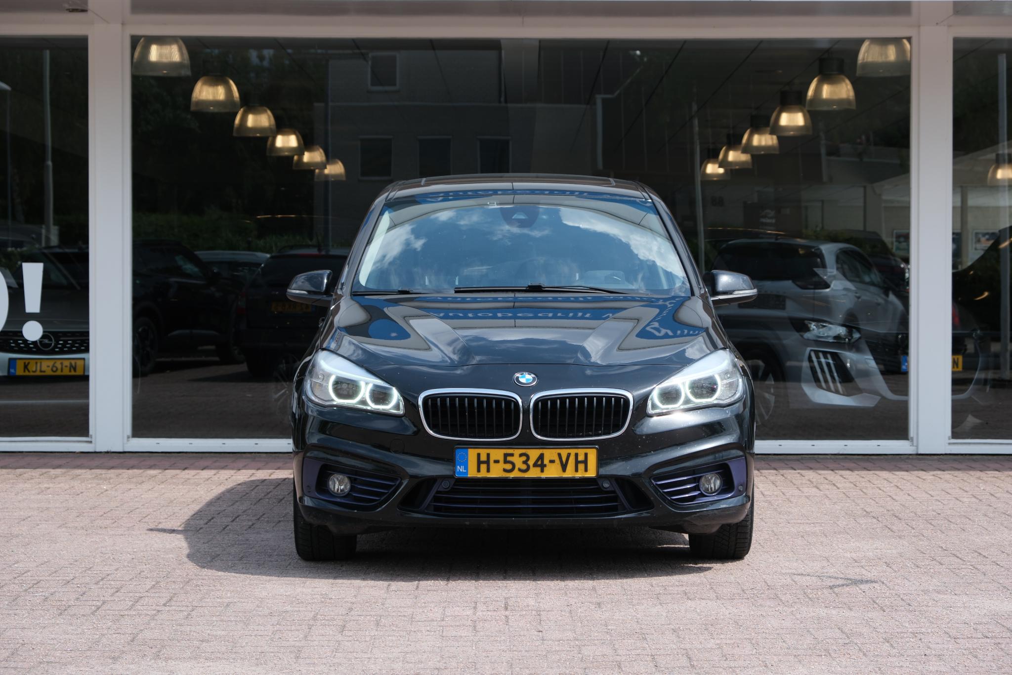 BMW 2 Serie Gran Tourer 220i 192pk Aut. High Executive | Adaptive Cruise | Keyless | Harman/Kardon | Pano | Camera | Leer | Trekhaak afbeelding 3