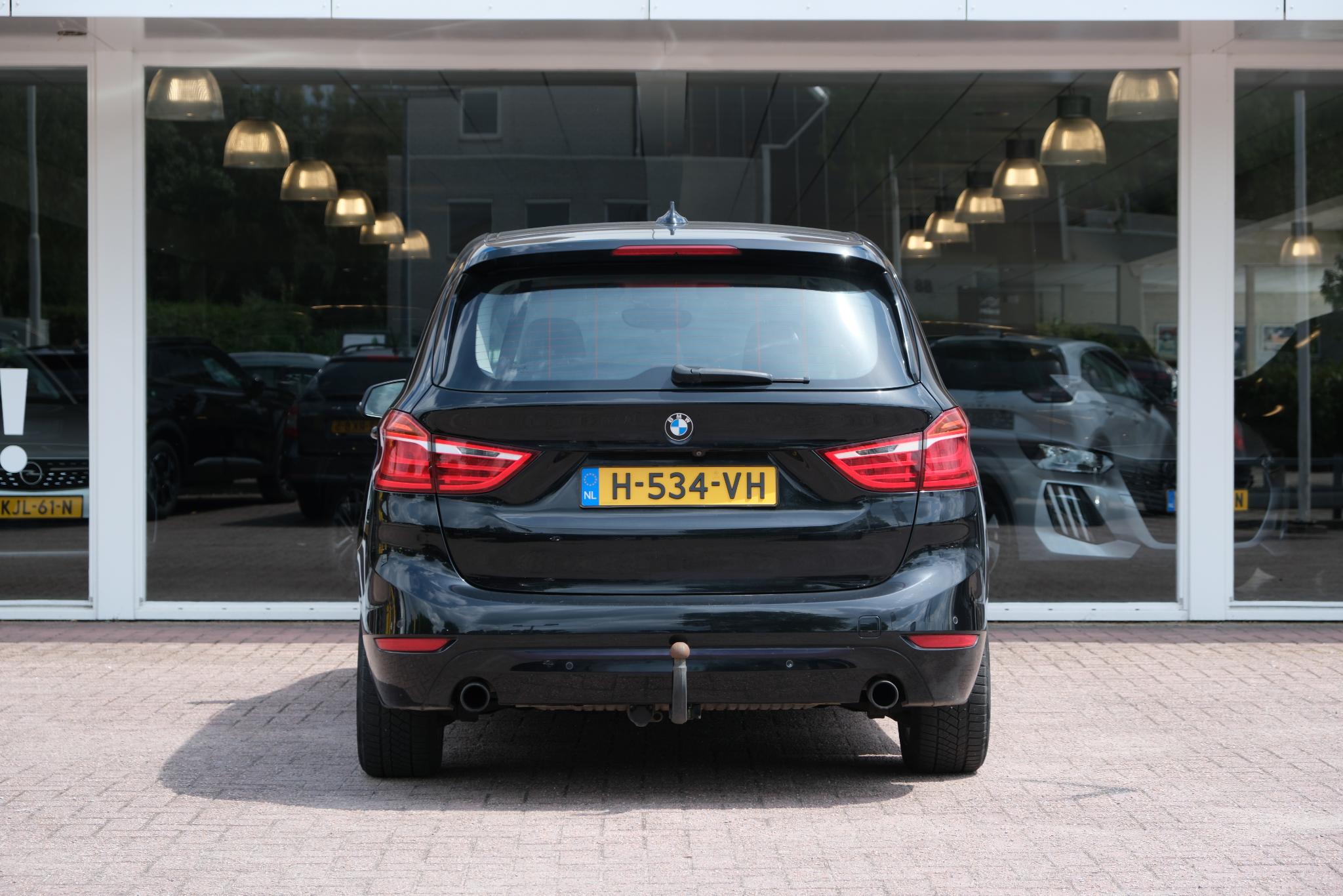 BMW 2 Serie Gran Tourer 220i 192pk Aut. High Executive | Adaptive Cruise | Keyless | Harman/Kardon | Pano | Camera | Leer | Trekhaak afbeelding 4