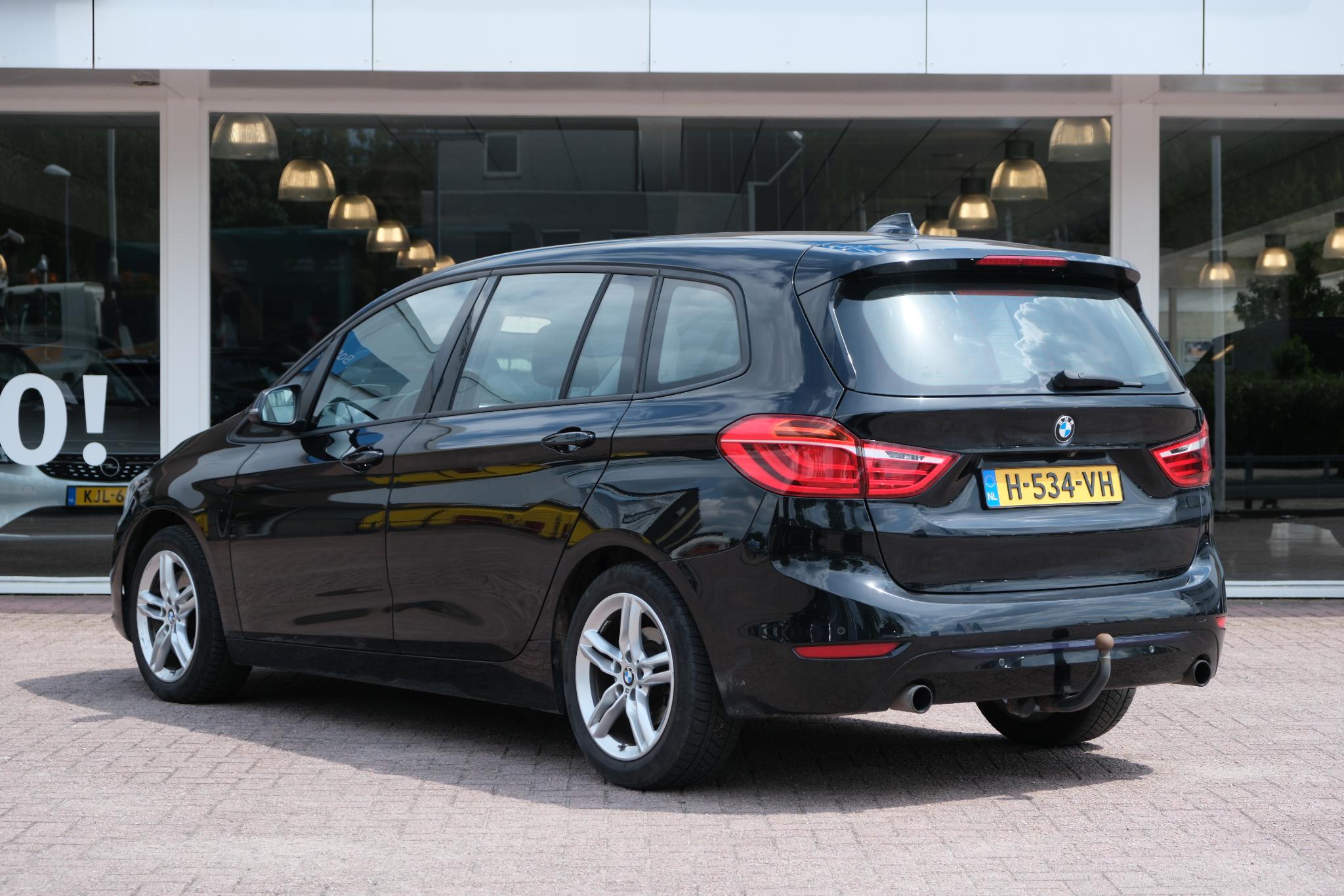 BMW 2 Serie Gran Tourer 220i 192pk Aut. High Executive | Adaptive Cruise | Keyless | Harman/Kardon | Pano | Camera | Leer | Trekhaak afbeelding 18