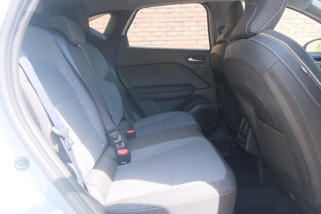 Renault Captur 1.8 E-Tech full hybrid 160pk techno | Navi | App Connect | Climate | Adaptive Cruise | Keyless | Camera | Winter Pakket afbeelding 3