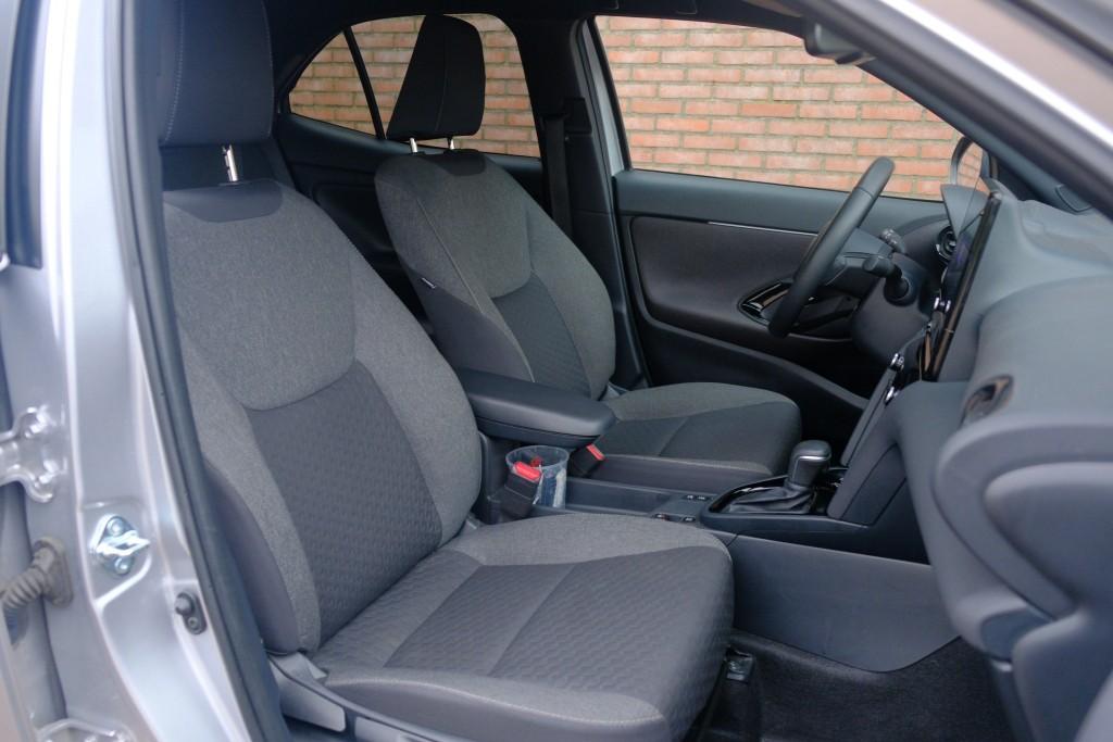 Toyota Yaris Cross 1.5 Hybrid 116pk CVT Dynamic | Comfort Pack | App Connect | Adaptive Cruise | Full LED | Camera | Keyless | Blind Spot | Stoelverwarming afbeelding 6