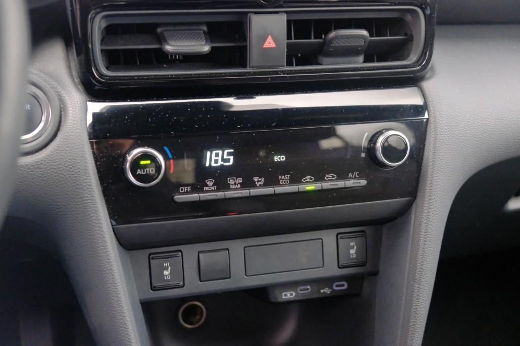 Toyota Yaris Cross 1.5 Hybrid 116pk CVT Dynamic | Comfort Pack | App Connect | Adaptive Cruise | Full LED | Camera | Keyless | Blind Spot | Stoelverwarming afbeelding 19