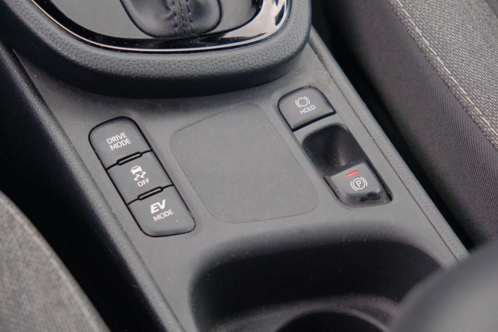 Toyota Yaris Cross 1.5 Hybrid 116pk CVT Dynamic | Comfort Pack | App Connect | Adaptive Cruise | Full LED | Camera | Keyless | Blind Spot | Stoelverwarming afbeelding 23