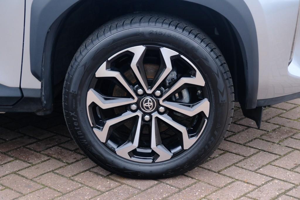 Toyota Yaris Cross 1.5 Hybrid 116pk CVT Dynamic | Comfort Pack | App Connect | Adaptive Cruise | Full LED | Camera | Keyless | Blind Spot | Stoelverwarming afbeelding 27