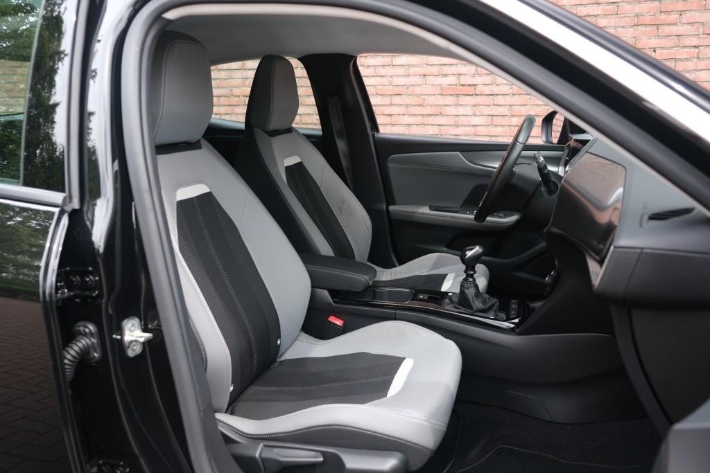 Opel Mokka 1.2 Turbo 100pk Business Elegance | Navi | App Connect | Climate | Cruise | Keyless | Camera | PDC | Trekhaak afbeelding 6