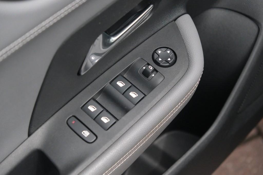 Opel Mokka 1.2 Turbo 100pk Business Elegance | Navi | App Connect | Climate | Cruise | Keyless | Camera | PDC | Trekhaak afbeelding 24