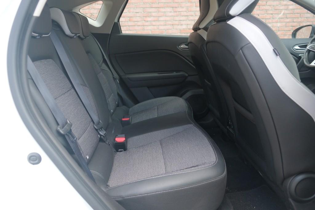 Renault Captur 1.3 TCe 130pk EDC Intens | Navi | App Connect | Climate | Cruise | Camera | Stoelverwarming | PDC afbeelding 3