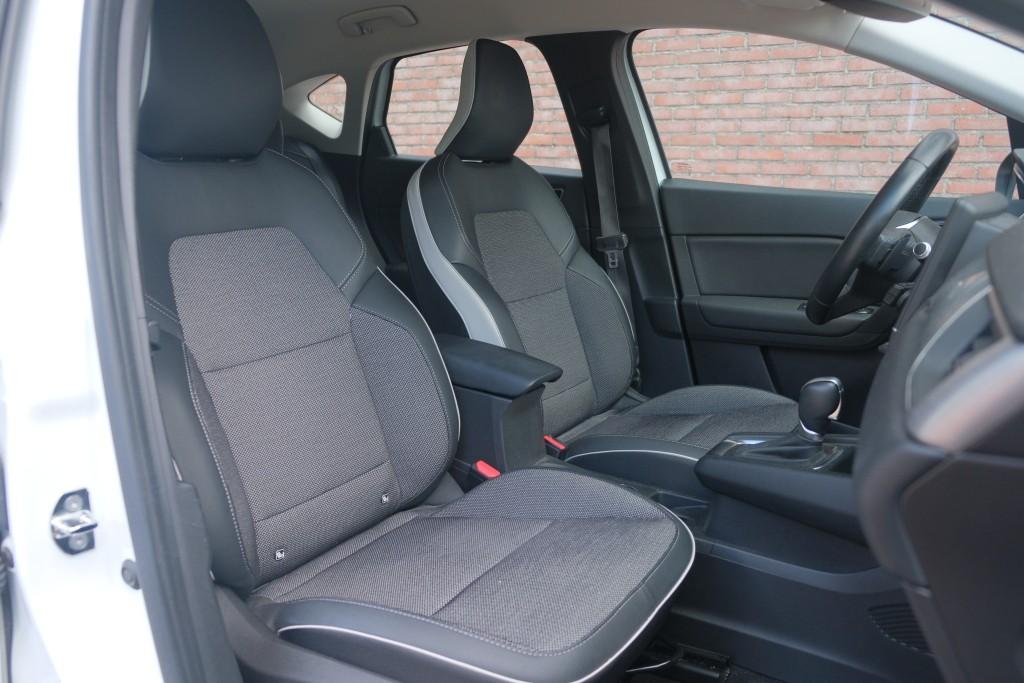 Renault Captur 1.3 TCe 130pk EDC Intens | Navi | App Connect | Climate | Cruise | Camera | Stoelverwarming | PDC afbeelding 6