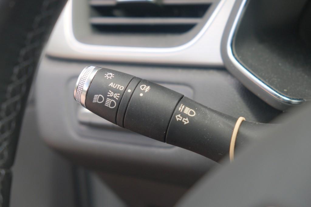 Renault Captur 1.3 TCe 130pk EDC Intens | Navi | App Connect | Climate | Cruise | Camera | Stoelverwarming | PDC afbeelding 28