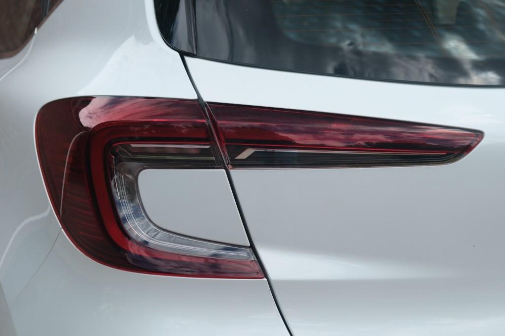 Renault Captur 1.3 TCe 130pk EDC Intens | Navi | App Connect | Climate | Cruise | Camera | Stoelverwarming | PDC afbeelding 32