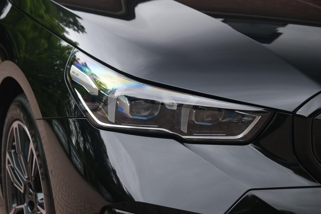 BMW 5 Serie 520i 190pk Aut. M Sport | Panoramadak | Carbon | 360° Camera | Keyless | Head-Up Display | Winter Pakket | Elektrische Achterklep | Trekhaak afbeelding 2