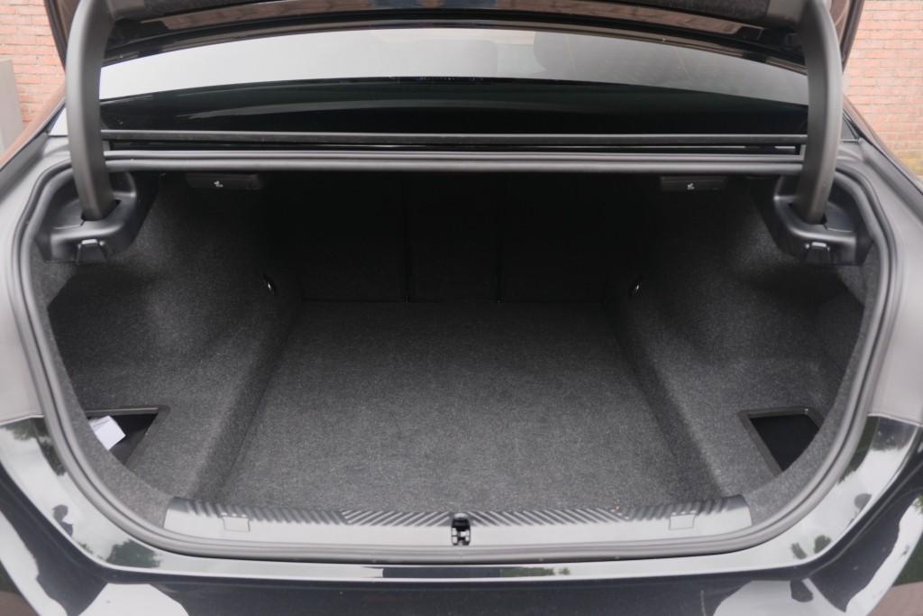 BMW 5 Serie 520i 190pk Aut. M Sport | Panoramadak | Carbon | 360° Camera | Keyless | Head-Up Display | Winter Pakket | Elektrische Achterklep | Trekhaak afbeelding 36
