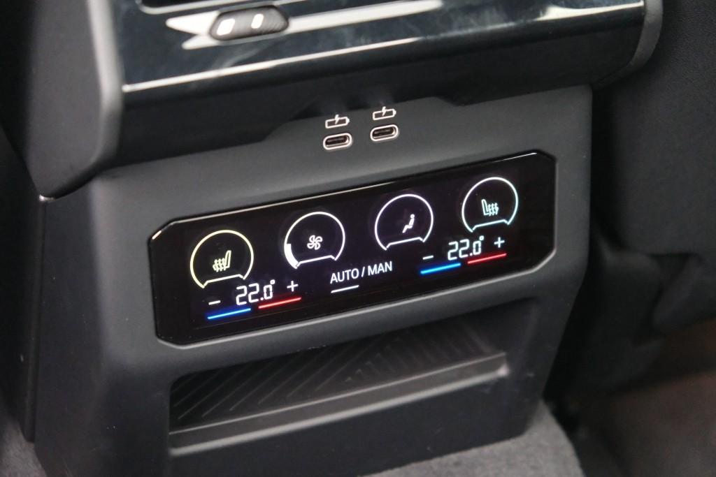 BMW 5 Serie 520i 190pk Aut. M Sport | Panoramadak | Carbon | 360° Camera | Keyless | Head-Up Display | Winter Pakket | Elektrische Achterklep | Trekhaak afbeelding 4
