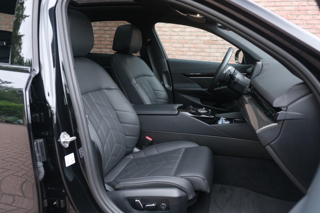 BMW 5 Serie 520i 190pk Aut. M Sport | Panoramadak | Carbon | 360° Camera | Keyless | Head-Up Display | Winter Pakket | Elektrische Achterklep | Trekhaak afbeelding 7