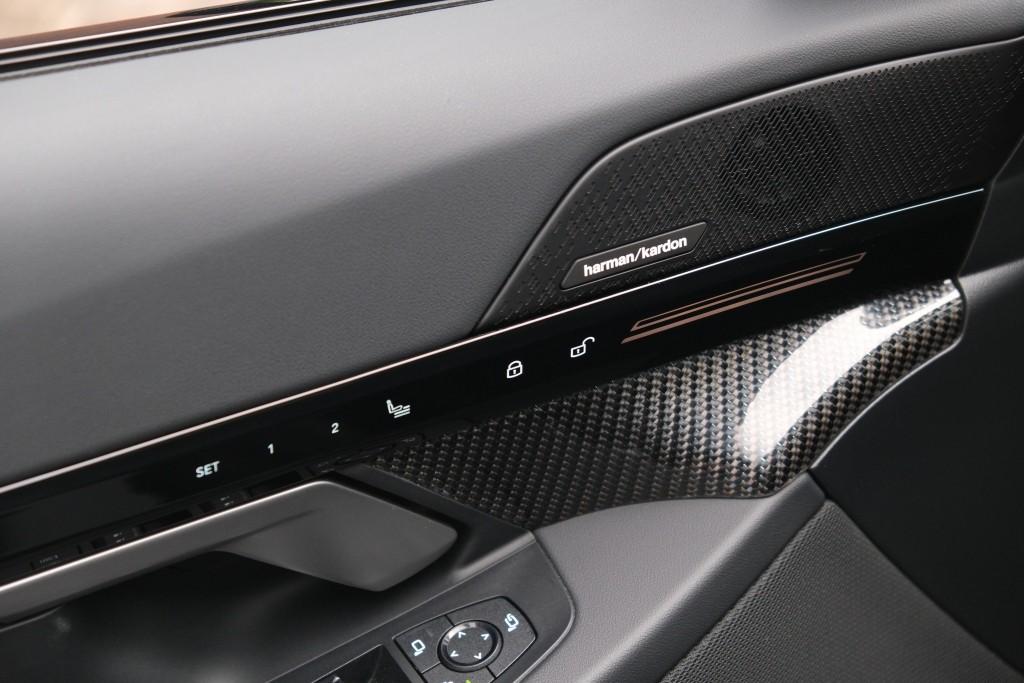 BMW 5 Serie 520i 190pk Aut. M Sport | Panoramadak | Carbon | 360° Camera | Keyless | Head-Up Display | Winter Pakket | Elektrische Achterklep | Trekhaak afbeelding 26