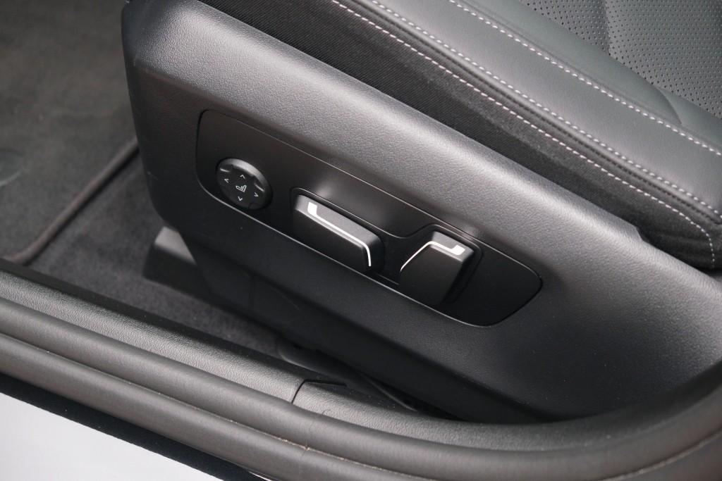 BMW 5 Serie 520i 190pk Aut. M Sport | Panoramadak | Carbon | 360° Camera | Keyless | Head-Up Display | Winter Pakket | Elektrische Achterklep | Trekhaak afbeelding 27