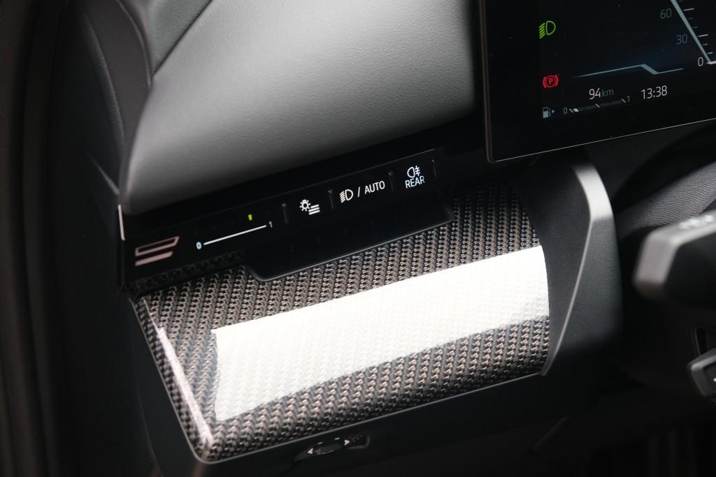 BMW 5 Serie 520i 190pk Aut. M Sport | Panoramadak | Carbon | 360° Camera | Keyless | Head-Up Display | Winter Pakket | Elektrische Achterklep | Trekhaak afbeelding 29