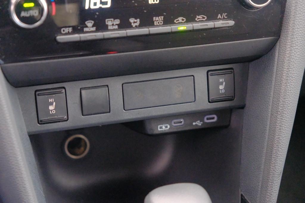 Toyota Yaris Cross 1.5 Hybrid 116pk CVT Dynamic | Comfort Pack | App Connect | Adaptive Cruise | Full LED | Camera | Keyless | Blind Spot | Stoelverwarming afbeelding 20