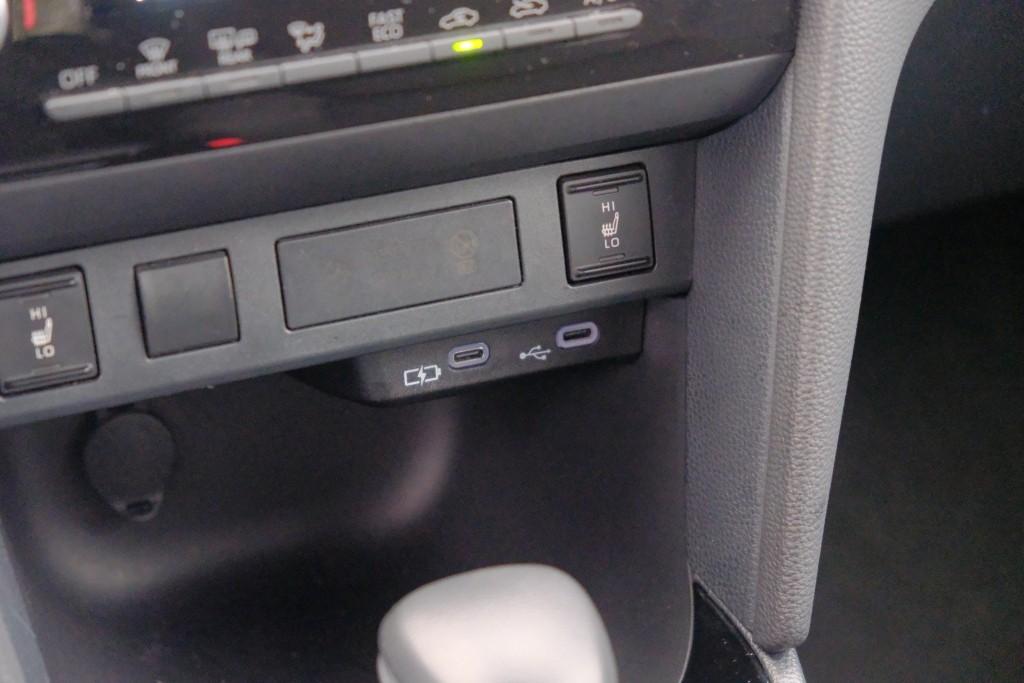 Toyota Yaris Cross 1.5 Hybrid 116pk CVT Dynamic | Comfort Pack | App Connect | Adaptive Cruise | Full LED | Camera | Keyless | Blind Spot | Stoelverwarming afbeelding 21