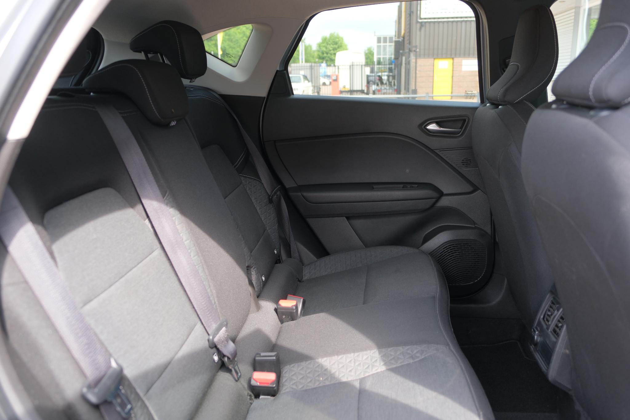 Renault Captur 1.3 TCe 140pk EDC Intens | Navi | Climate | Cruise | Camera | Trekhaak | PDC | Winter Pakket afbeelding 10