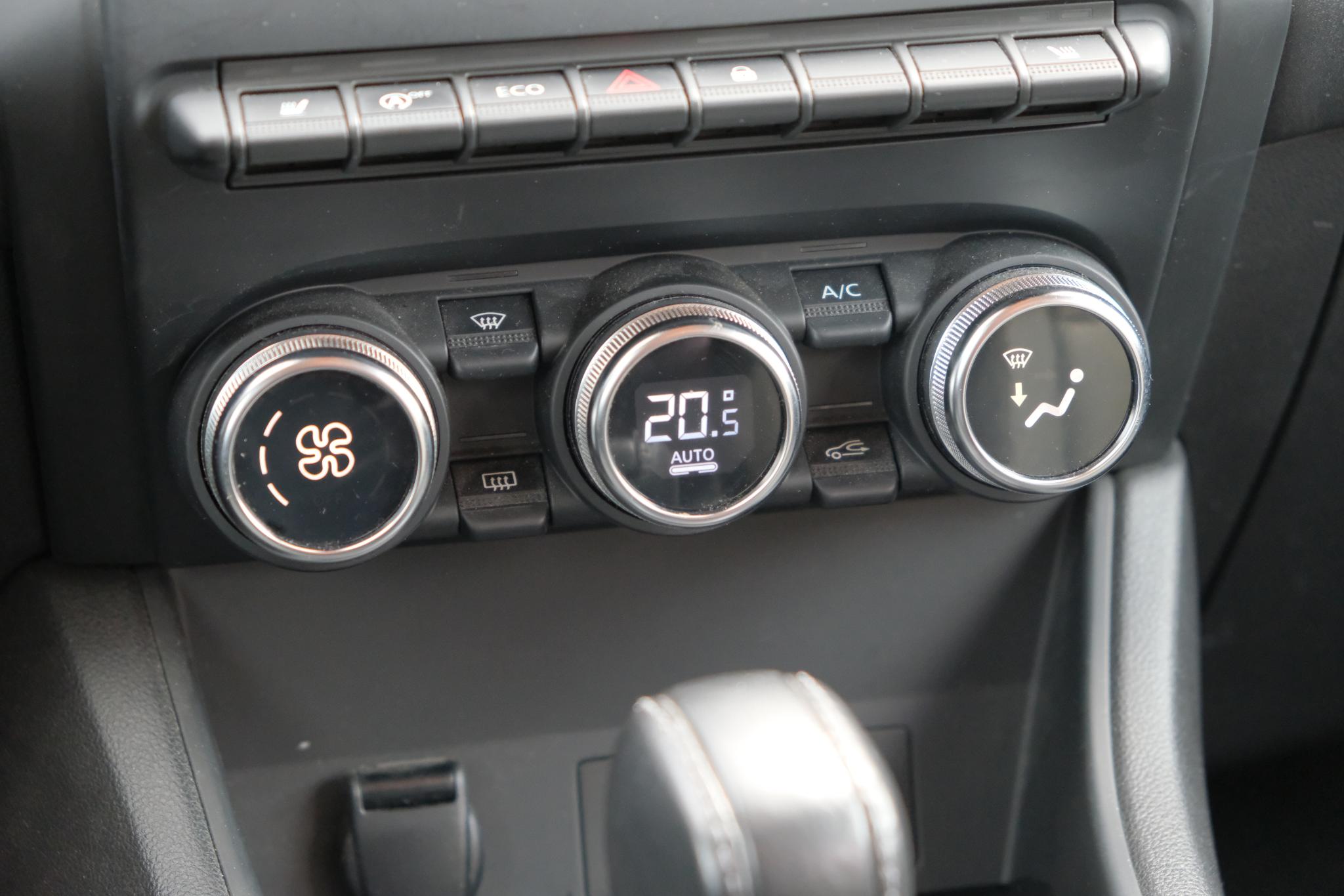 Renault Captur 1.3 TCe 140pk EDC Intens | Navi | Climate | Cruise | Camera | Trekhaak | PDC | Winter Pakket afbeelding 12