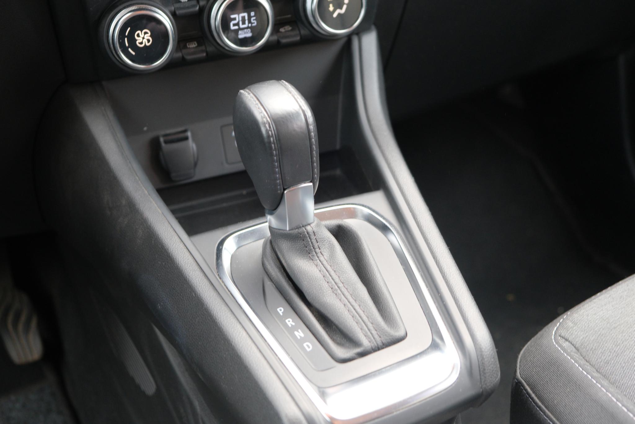 Renault Captur 1.3 TCe 140pk EDC Intens | Navi | Climate | Cruise | Camera | Trekhaak | PDC | Winter Pakket afbeelding 14