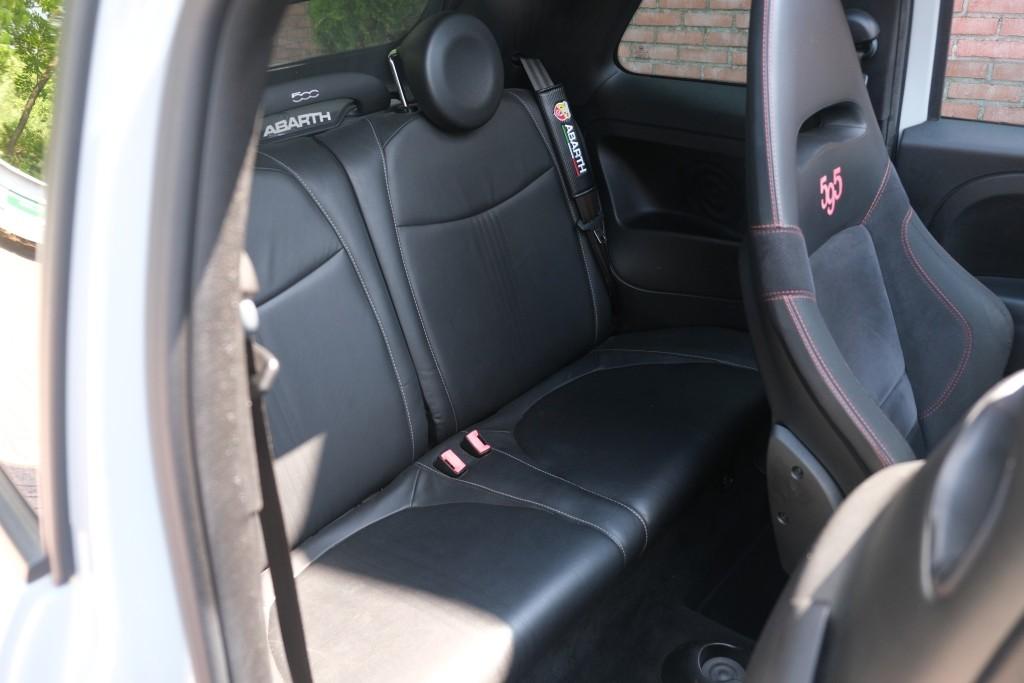 Fiat 500 1.4 T-Jet 160pk Abarth 595 Competizione afbeelding 4