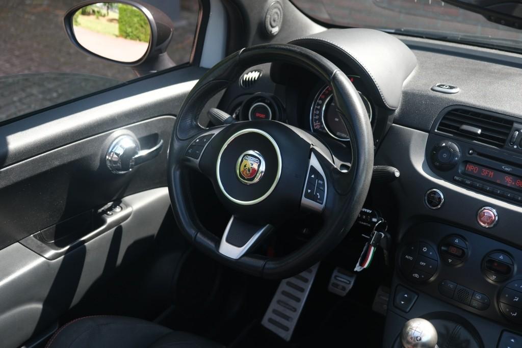 Fiat 500 1.4 T-Jet 160pk Abarth 595 Competizione afbeelding 14
