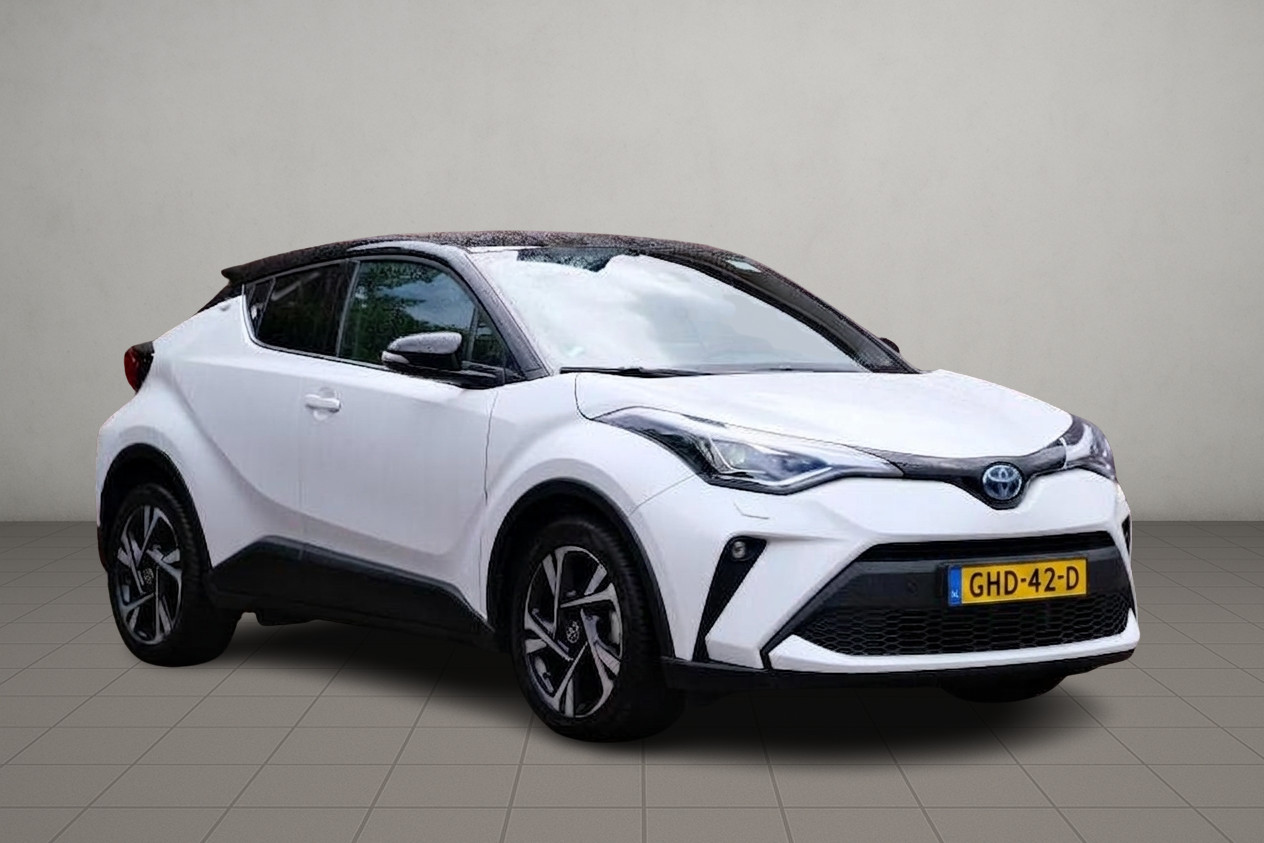 Toyota C-HR 2.0 Hybrid 184pk CVT Dynamic | Navi | App Connect | Adaptive Cruise | Keyless | Camera | Dodehoek | Winter Pakket afbeelding 1