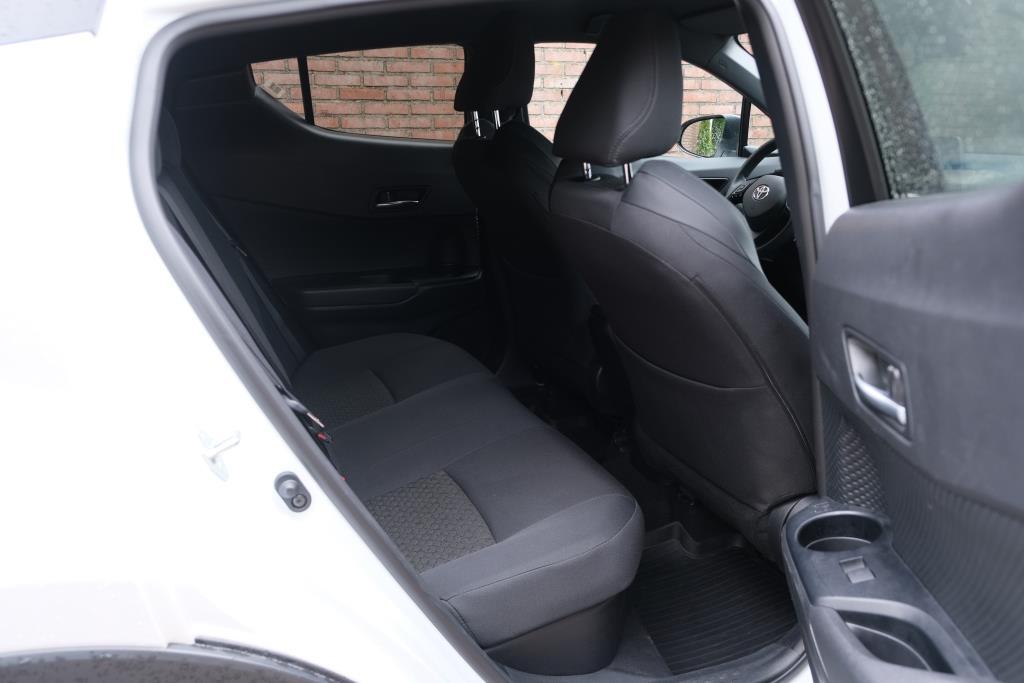 Toyota C-HR 2.0 Hybrid 184pk CVT Dynamic | Navi | App Connect | Adaptive Cruise | Keyless | Camera | Dodehoek | Winter Pakket afbeelding 3