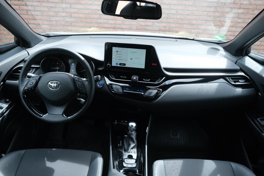 Toyota C-HR 2.0 Hybrid 184pk CVT Dynamic | Navi | App Connect | Adaptive Cruise | Keyless | Camera | Dodehoek | Winter Pakket afbeelding 7