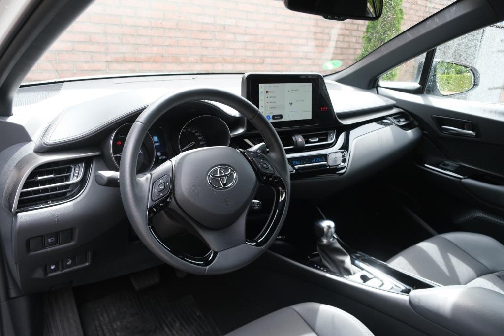 Toyota C-HR 2.0 Hybrid 184pk CVT Dynamic | Navi | App Connect | Adaptive Cruise | Keyless | Camera | Dodehoek | Winter Pakket afbeelding 8