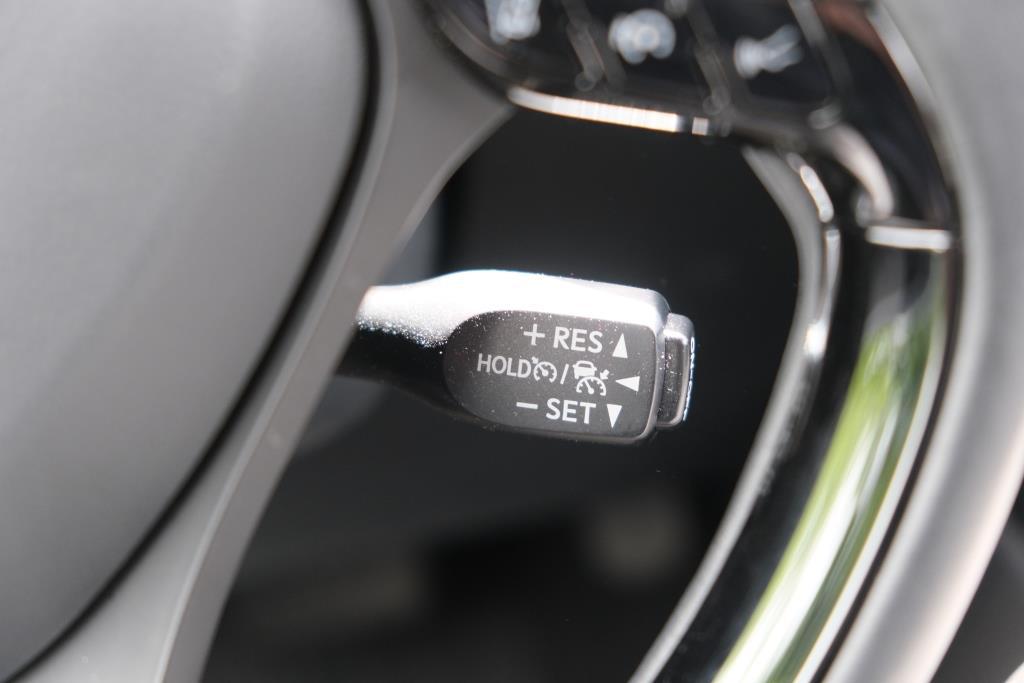 Toyota C-HR 2.0 Hybrid 184pk CVT Dynamic | Navi | App Connect | Adaptive Cruise | Keyless | Camera | Dodehoek | Winter Pakket afbeelding 11