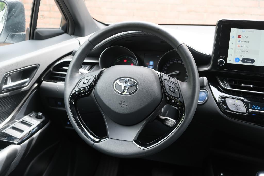 Toyota C-HR 2.0 Hybrid 184pk CVT Dynamic | Navi | App Connect | Adaptive Cruise | Keyless | Camera | Dodehoek | Winter Pakket afbeelding 13