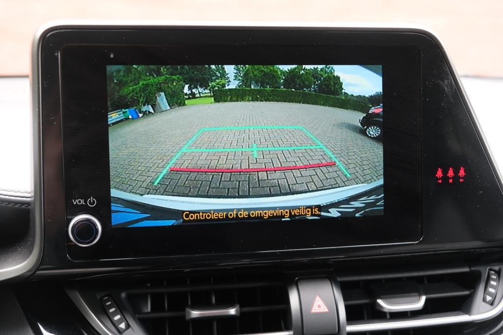Toyota C-HR 2.0 Hybrid 184pk CVT Dynamic | Navi | App Connect | Adaptive Cruise | Keyless | Camera | Dodehoek | Winter Pakket afbeelding 16