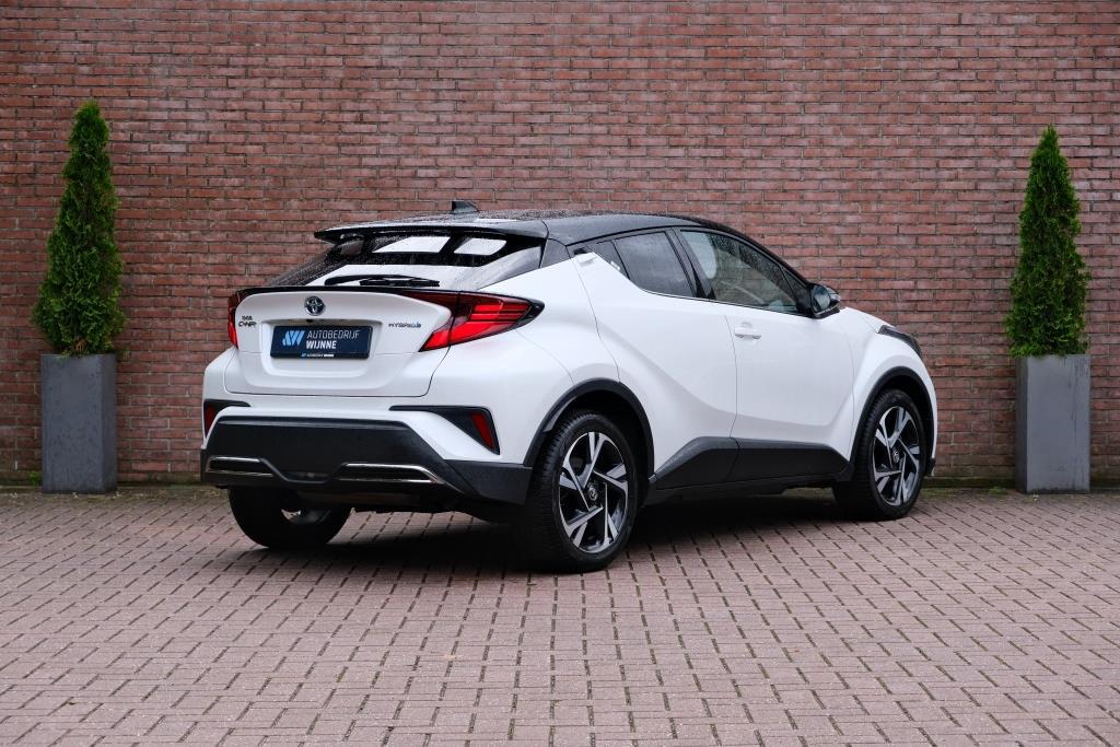 Toyota C-HR 2.0 Hybrid 184pk CVT Dynamic | Navi | App Connect | Adaptive Cruise | Keyless | Camera | Dodehoek | Winter Pakket afbeelding 25