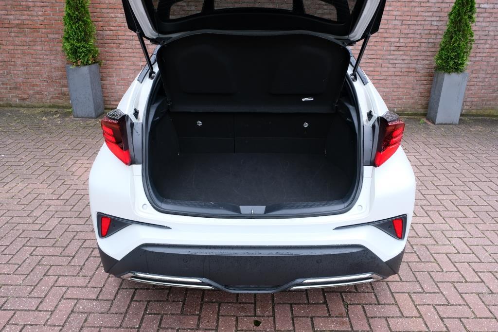 Toyota C-HR 2.0 Hybrid 184pk CVT Dynamic | Navi | App Connect | Adaptive Cruise | Keyless | Camera | Dodehoek | Winter Pakket afbeelding 26
