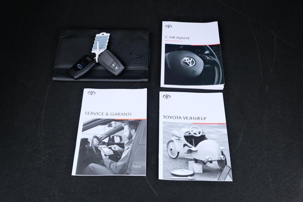Toyota C-HR 2.0 Hybrid 184pk CVT Dynamic | Navi | App Connect | Adaptive Cruise | Keyless | Camera | Dodehoek | Winter Pakket afbeelding 28