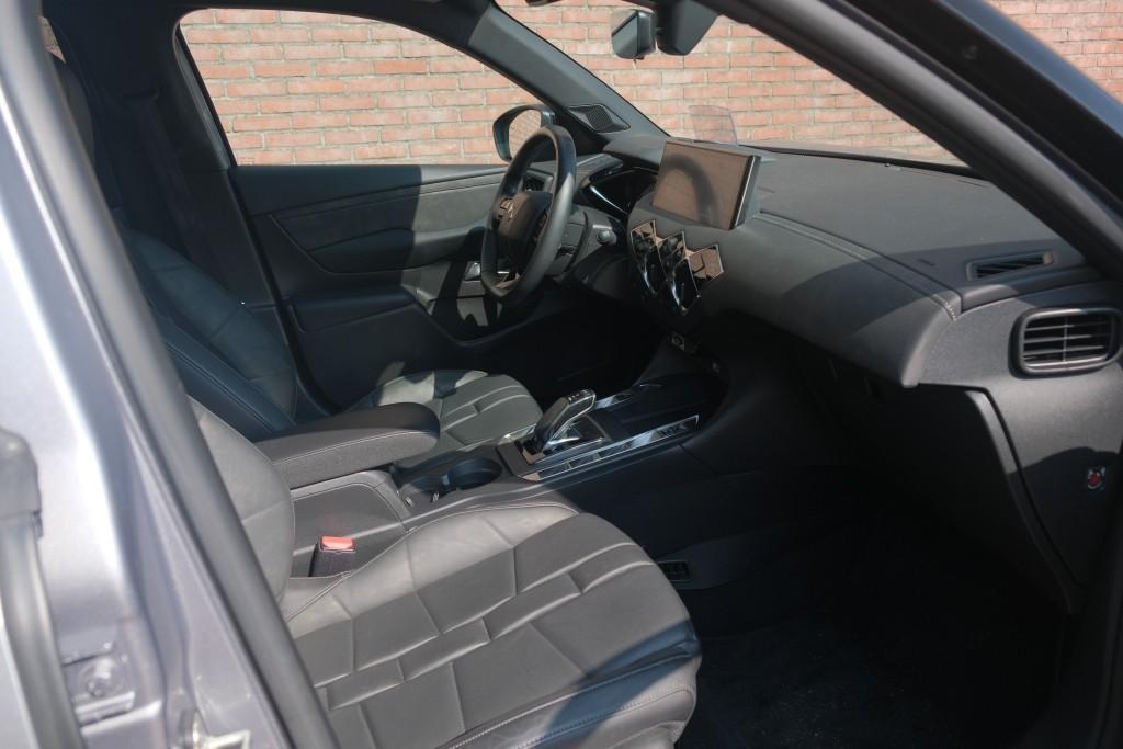 DS DS 3 Crossback E-Tense 50 kWh La Premiere | SOH 87% | Navi | App Connect | Climate | Cruise | Camera | Leder | Keyless | Head-Up Display | PDC afbeelding 4