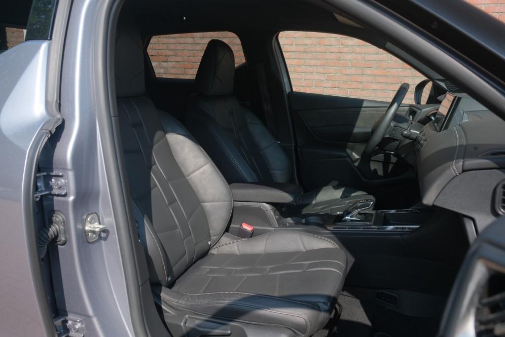 DS DS 3 Crossback E-Tense 50 kWh La Premiere | SOH 87% | Navi | App Connect | Climate | Cruise | Camera | Leder | Keyless | Head-Up Display | PDC afbeelding 6