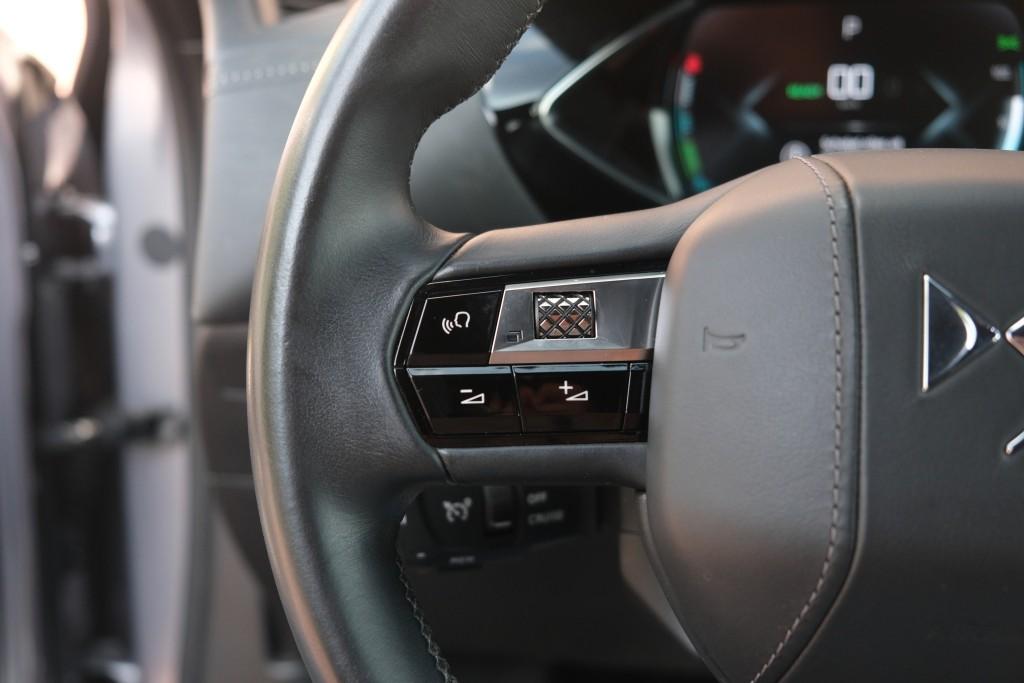 DS DS 3 Crossback E-Tense 50 kWh La Premiere | SOH 87% | Navi | App Connect | Climate | Cruise | Camera | Leder | Keyless | Head-Up Display | PDC afbeelding 9
