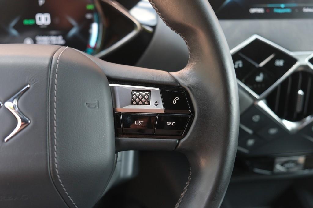 DS DS 3 Crossback E-Tense 50 kWh La Premiere | SOH 87% | Navi | App Connect | Climate | Cruise | Camera | Leder | Keyless | Head-Up Display | PDC afbeelding 10
