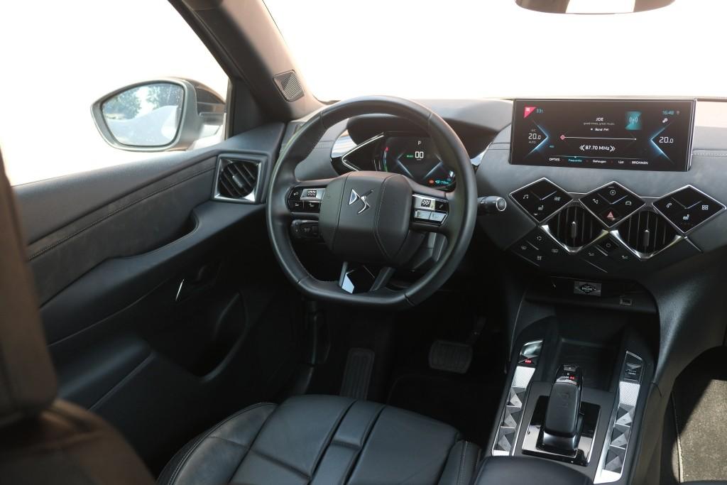 DS DS 3 Crossback E-Tense 50 kWh La Premiere | SOH 87% | Navi | App Connect | Climate | Cruise | Camera | Leder | Keyless | Head-Up Display | PDC afbeelding 14