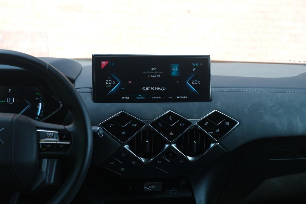 DS DS 3 Crossback E-Tense 50 kWh La Premiere | SOH 87% | Navi | App Connect | Climate | Cruise | Camera | Leder | Keyless | Head-Up Display | PDC afbeelding 17
