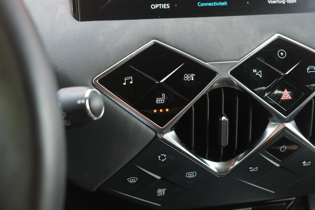 DS DS 3 Crossback E-Tense 50 kWh La Premiere | SOH 87% | Navi | App Connect | Climate | Cruise | Camera | Leder | Keyless | Head-Up Display | PDC afbeelding 25