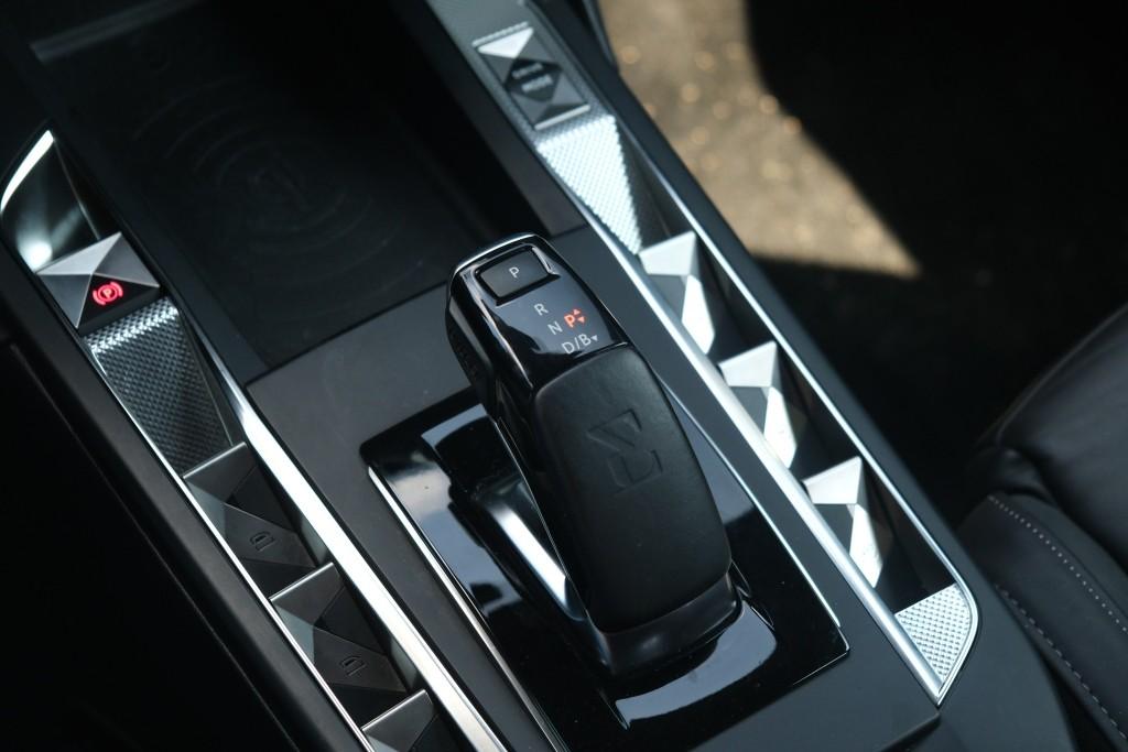 DS DS 3 Crossback E-Tense 50 kWh La Premiere | SOH 87% | Navi | App Connect | Climate | Cruise | Camera | Leder | Keyless | Head-Up Display | PDC afbeelding 28